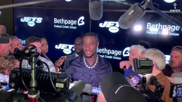 Le'Veon Bell's Response to Career Accolade in Crushing Jets Loss Shows Impressive Leadership